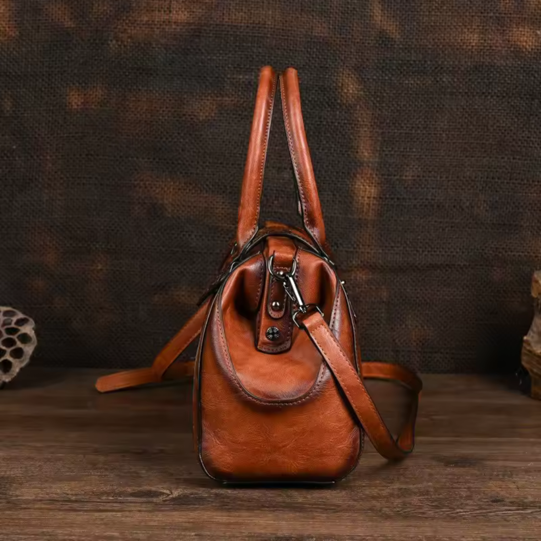 Florina - Sac en cuir orné de gravures et de motifs floraux